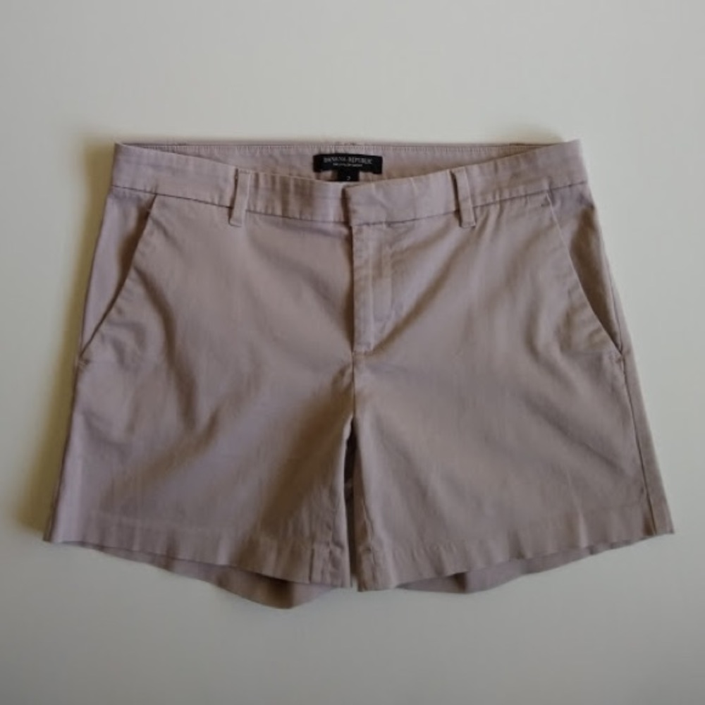 🔥 BANANA REPUBLIC Avalon Shorts (Size 2)